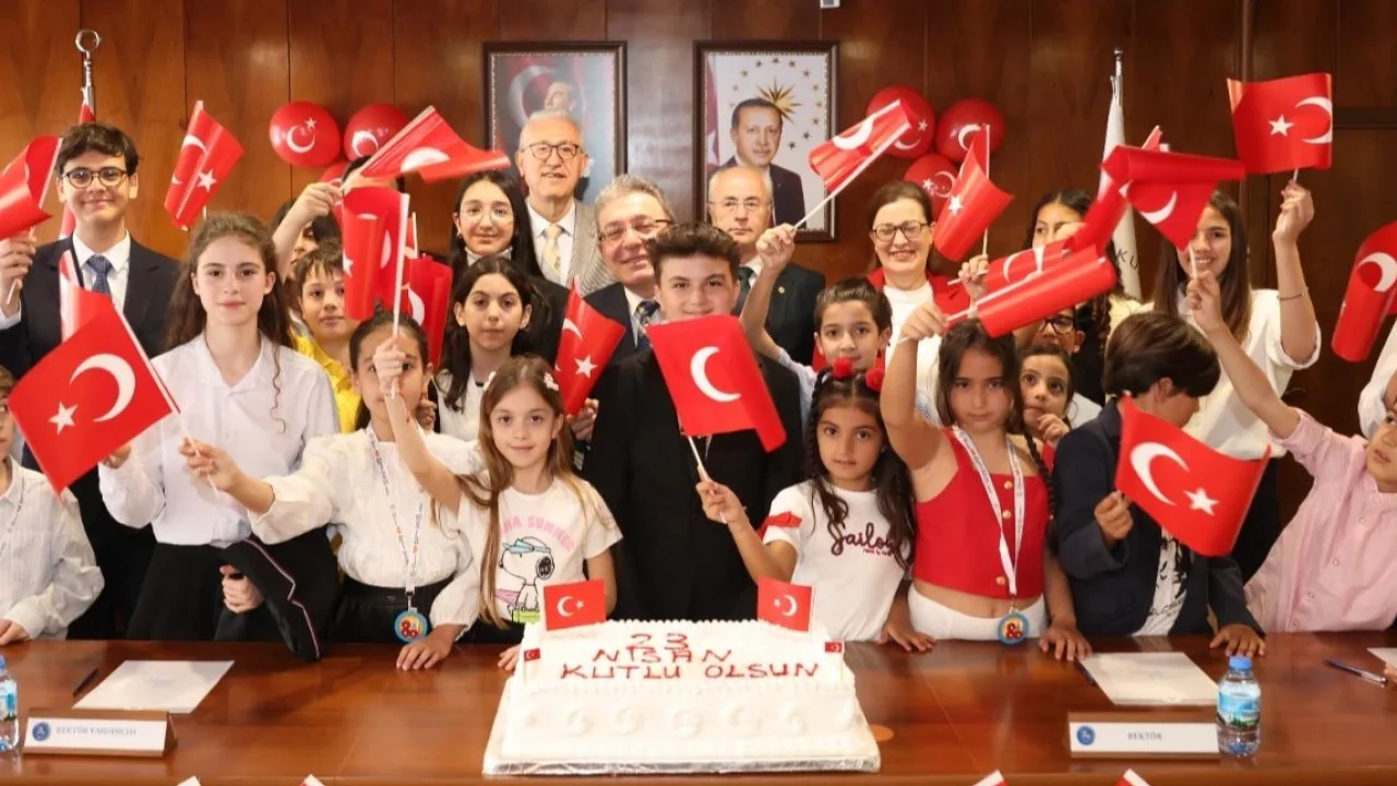 DEÜ'de yönetim çocuklardaydı