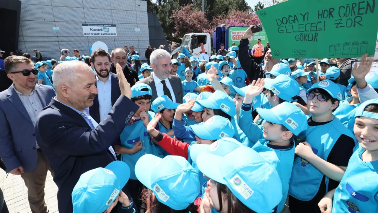 Gebze’de öğrencilerden 'Sıfır Atık'a destek yürüyüşü