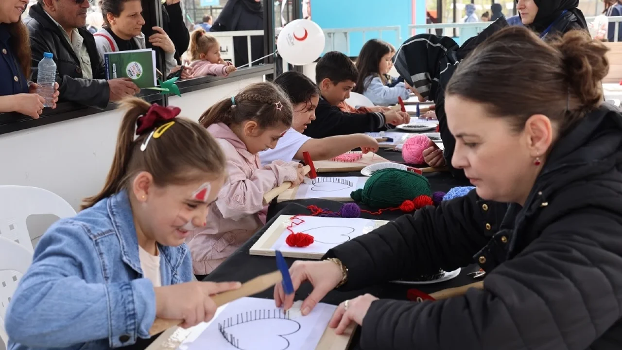Hayal gücü iplerle hayat buluyor