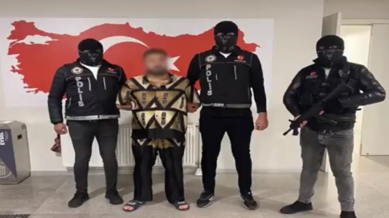 Kırmızı bültenli 3 yurtdışı firarisi daha yakalandı!