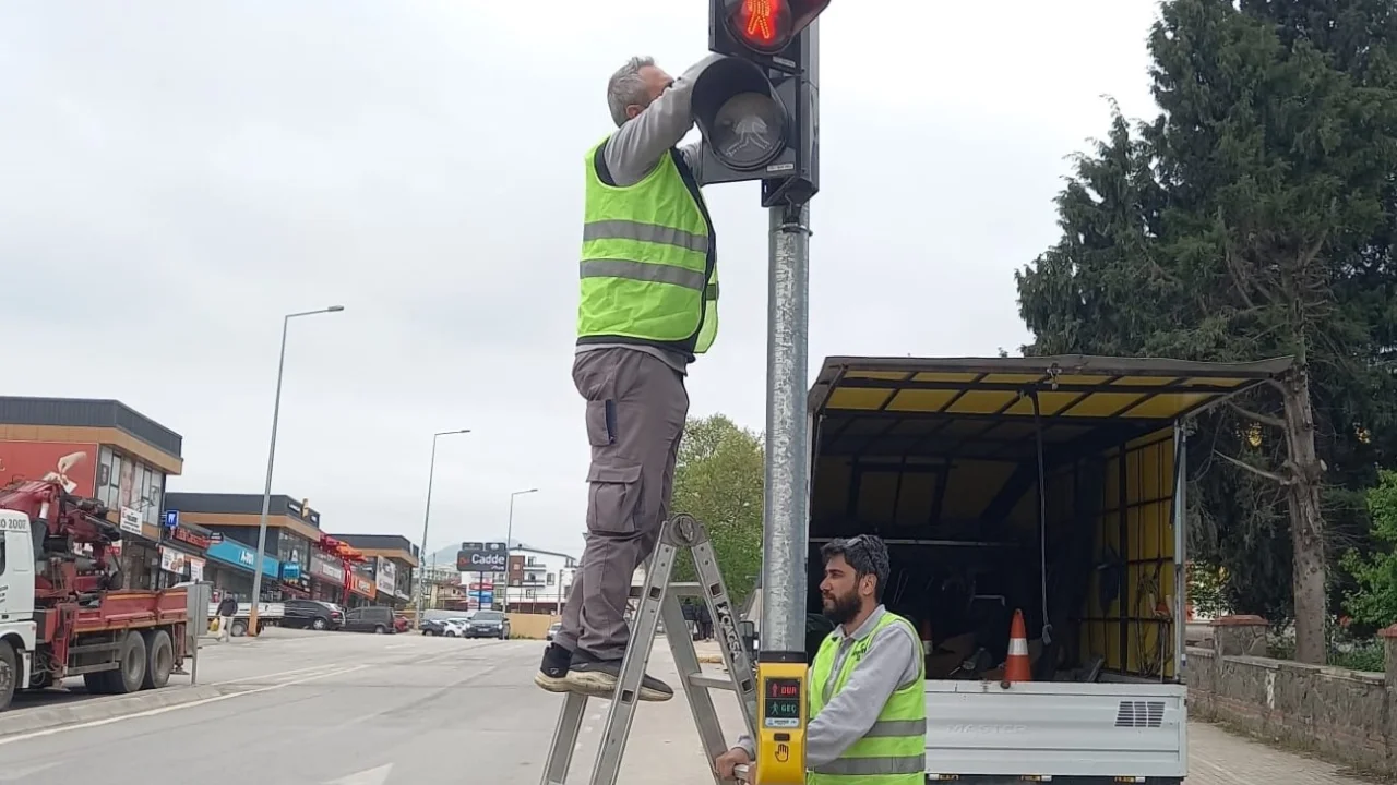 Kocaeli'de trafik ışıkları bakıma alındı