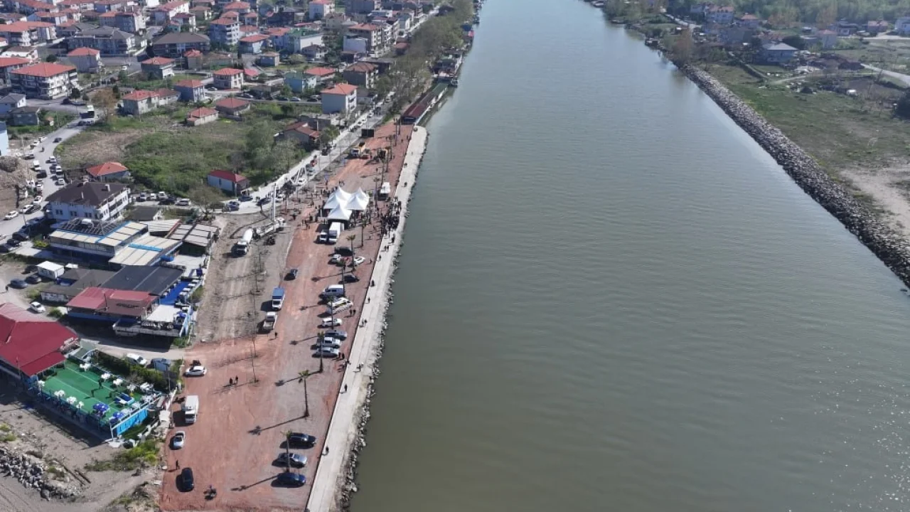 Sakarya'da nehrin denizle buluştuğu noktada çalışmalar tam gaz