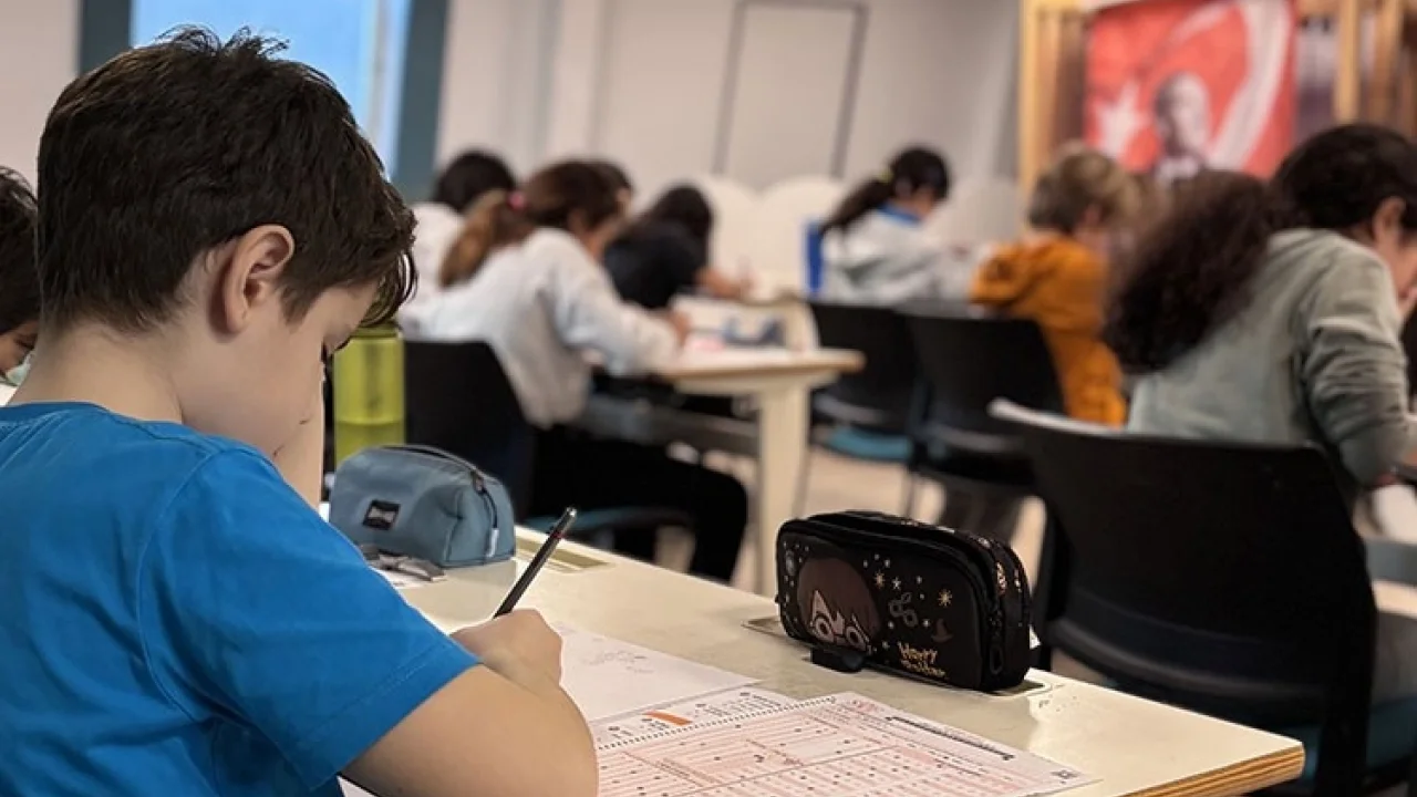 YÖM Okulları öğrencileri ödülleri topladı