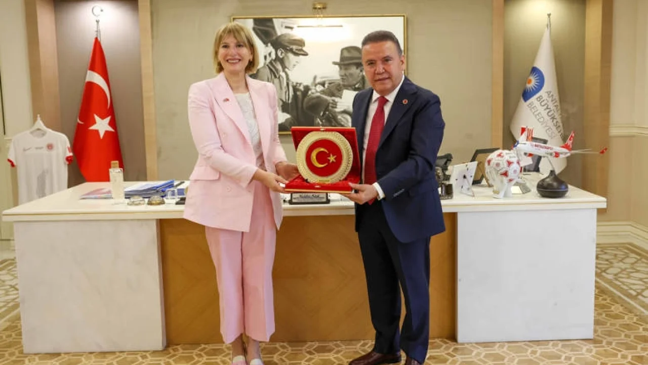 Birleşik Krallık Türkiye Büyükelçisi Başkan Muhittin Böcek’i ziyaret etti
