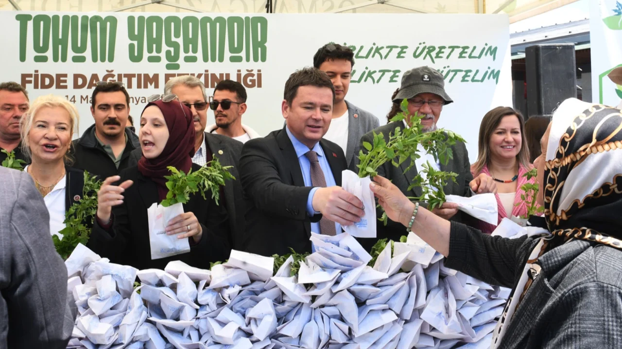Bursa'da Osmangazi Belediyesi’nden ücretsiz fide dağıtımı