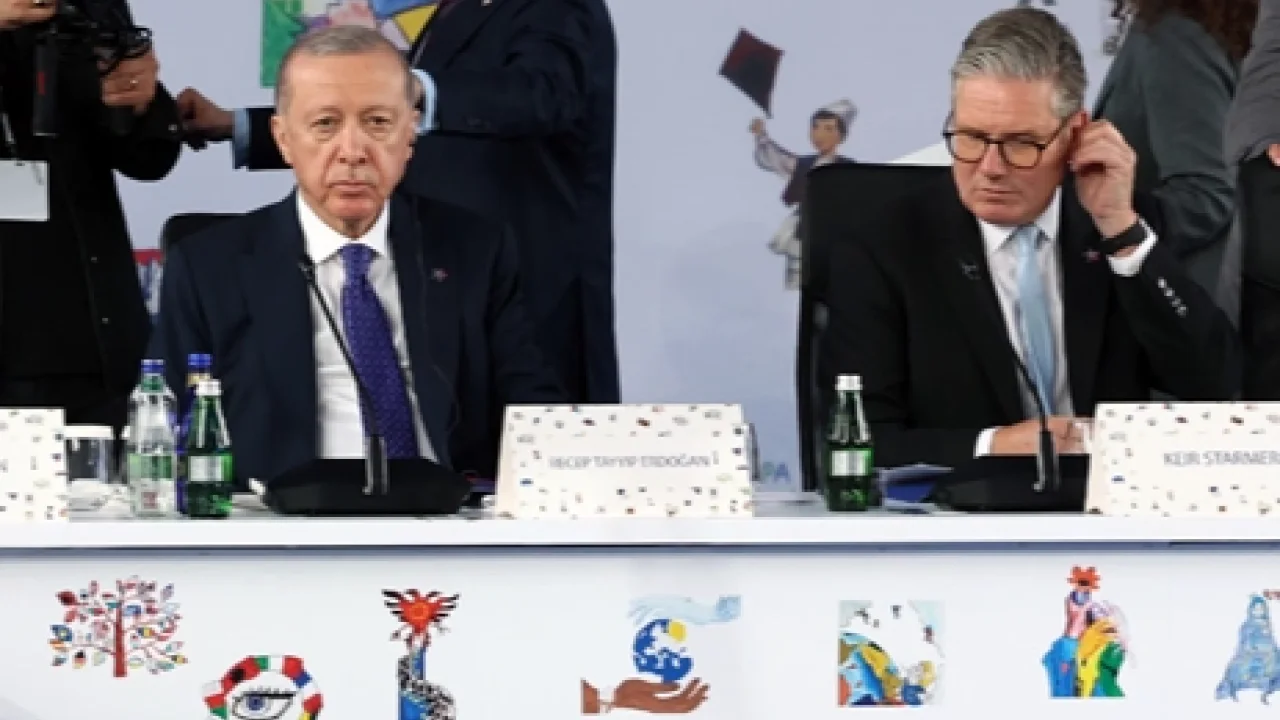Cumhurbaşkanı Erdoğan Arnavutluk'ta... Zirveden barış çağrısı yaptı
