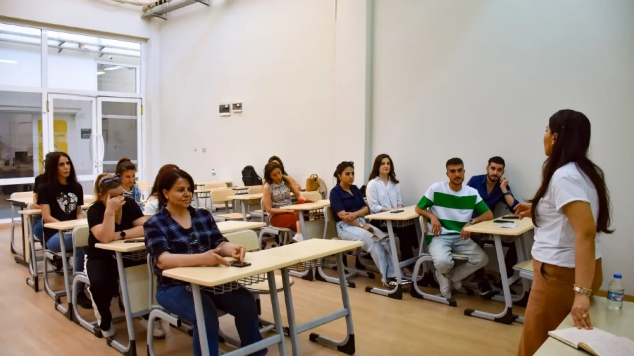 Diyarbakır Büyükşehir'den yurttaşa işaret dili kursu