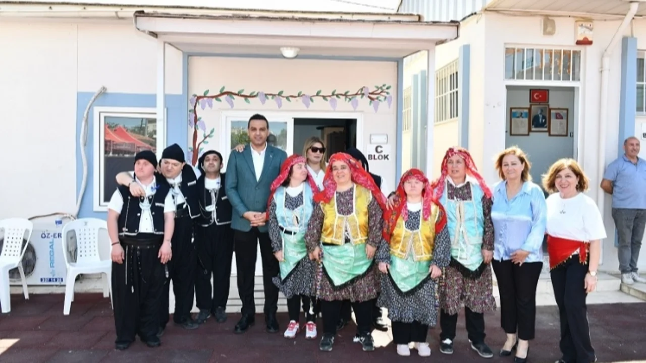 İzmir Çiğli'de Notalar Kalplere Dokundu