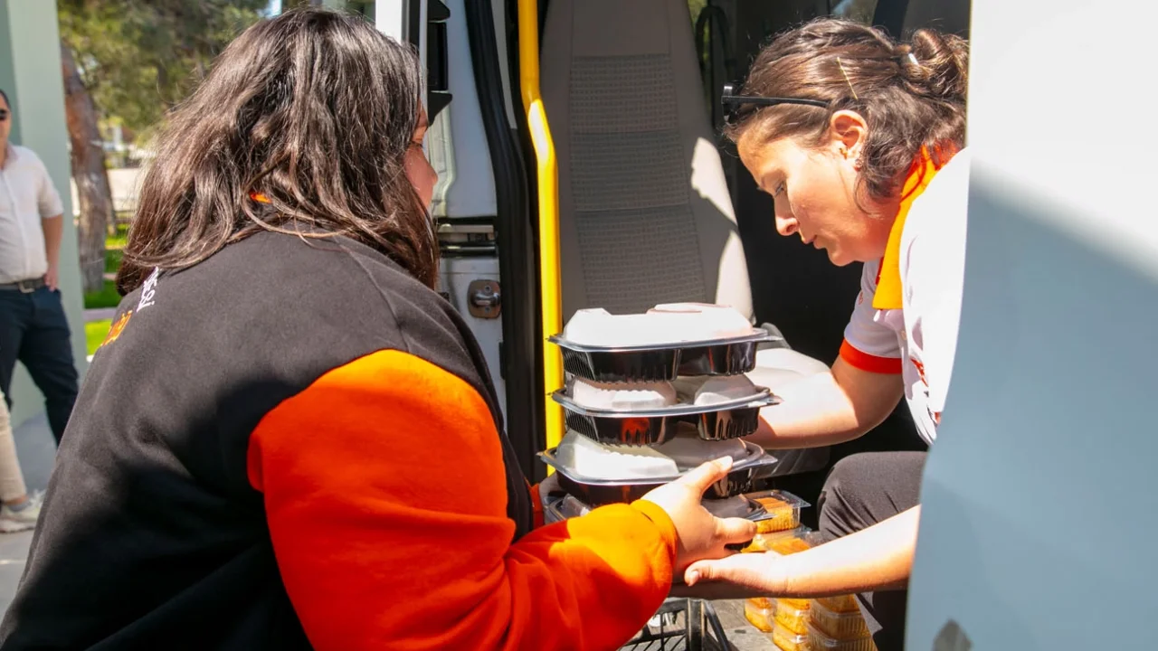 İzmir'de taziye evlerine yemek hizmetine başladı