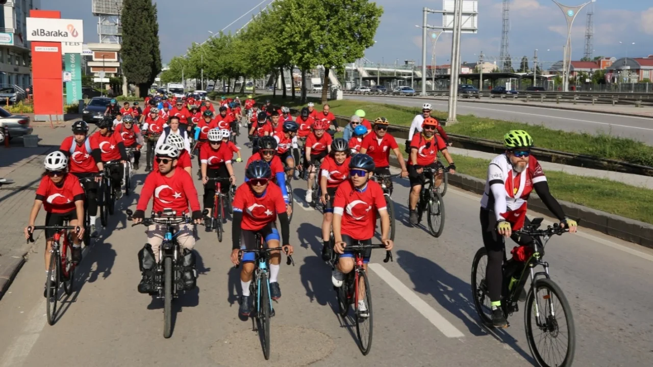 Kocaeli'de pedallar 19 Mayıs ruhu ile çevrildi
