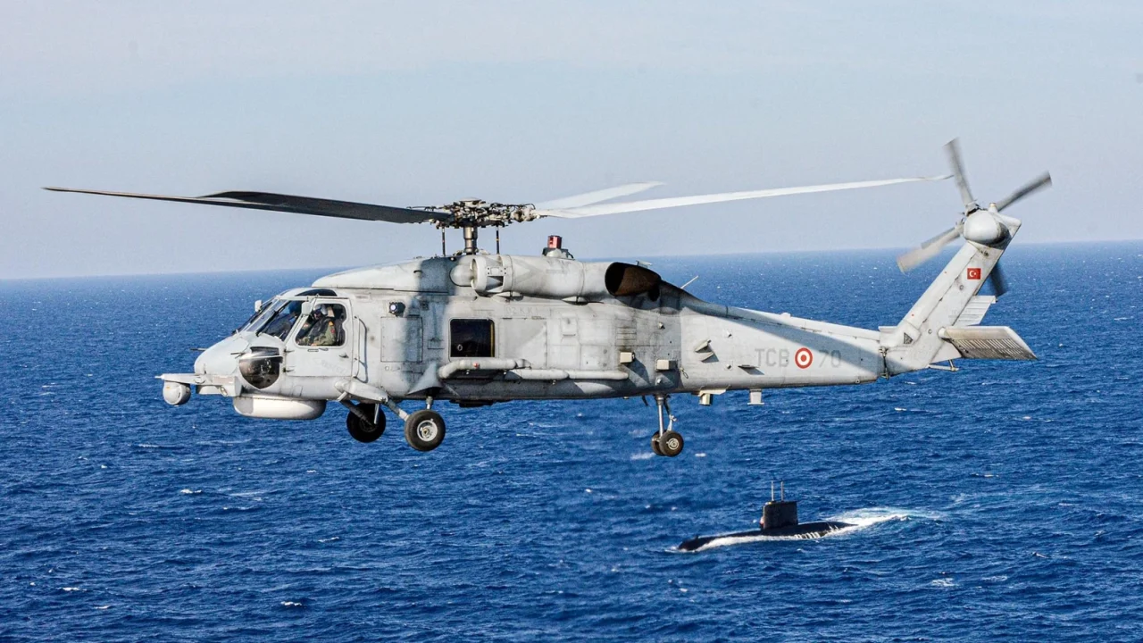 SH-70 helikopteri denize acil iniş yaptı!