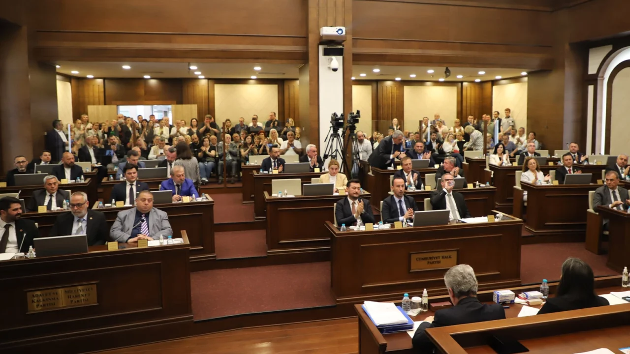 Büyükçekmece Meclisi'nde Başkan Akgün'ün gözaltı mektubu okundu
