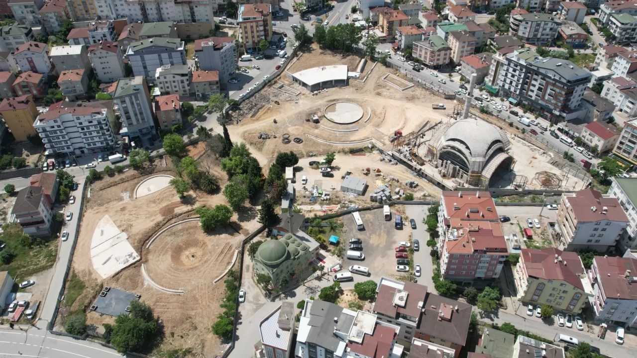 Çayırova Kent Meydanı'nda çalışmalar sürüyor