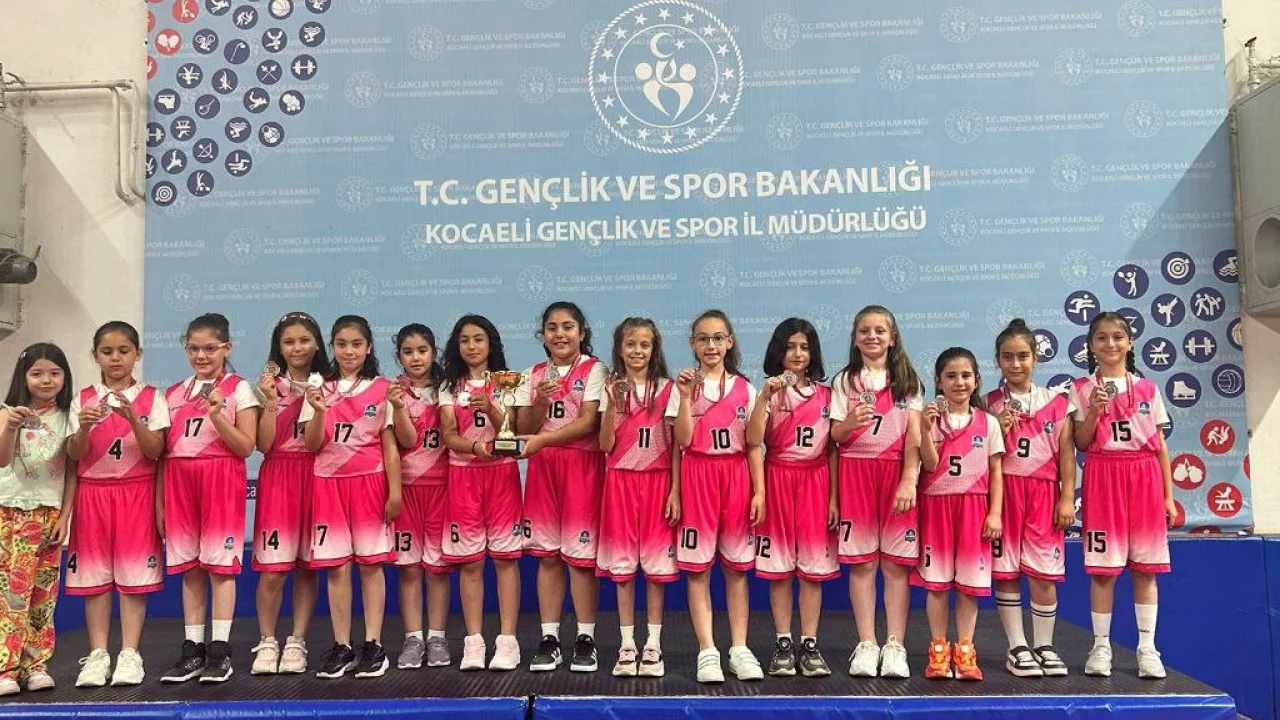 Kocaeli Çayırova’nın minikleri madalyaya doymuyor