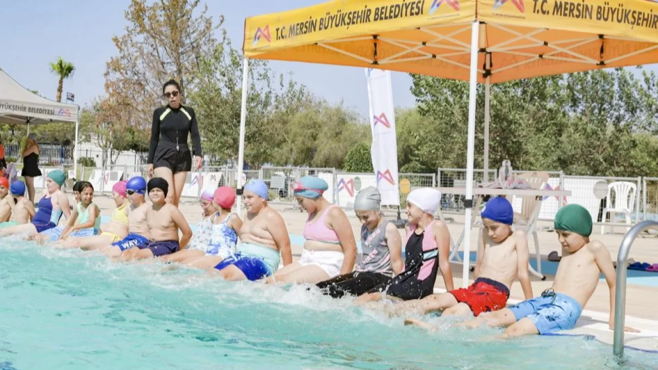 Mersin Büyükşehir Belediyesi’nin yüzme kursları başladı