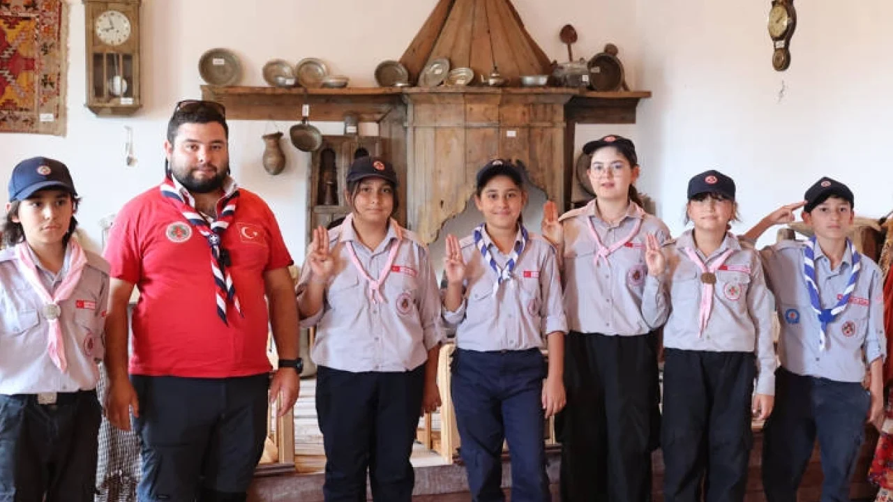 Genç izciler doğa ile iç içe keyifli bir deneyim yaşadı