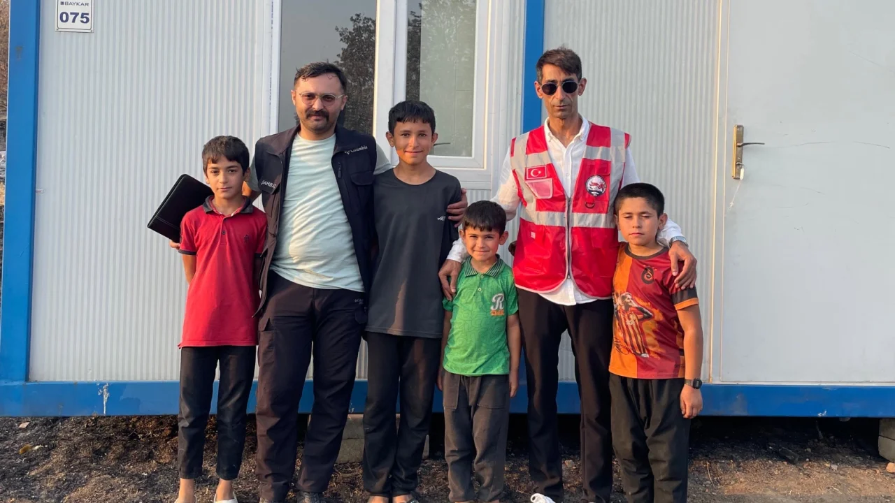 Kahramanmaraş'ta Ülkü Ocakları'ndan yangınzede çocuklara anlamlı destek