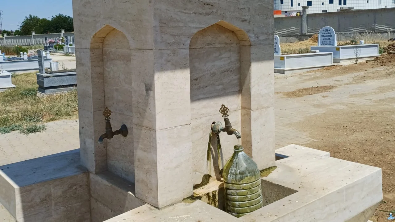 Keşan Asri Mezarlık’taki çeşme arızası mağdur ediyor