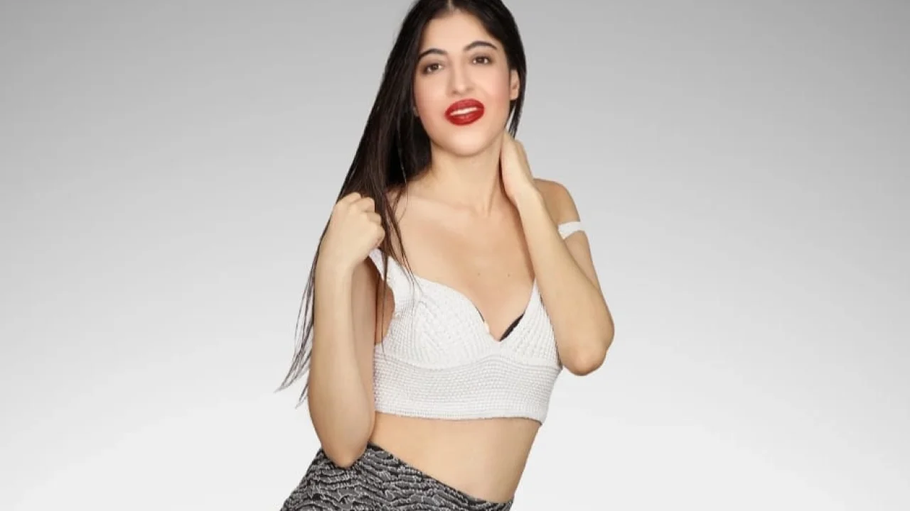 Ünlü manken Hazal Çakmak, dünya çapında başarıyla parlıyor