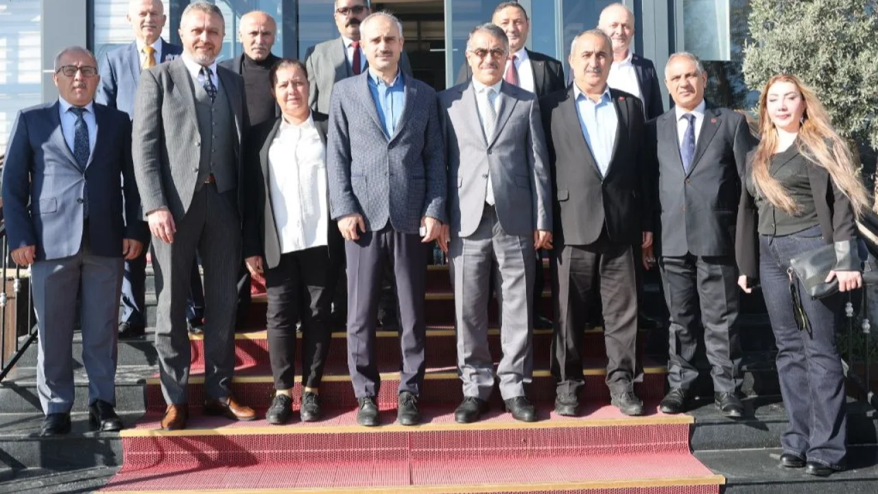 Kocaeli'de Kaymakam Önal ve Başkan Çiftçi, muhtarlarla buluştu