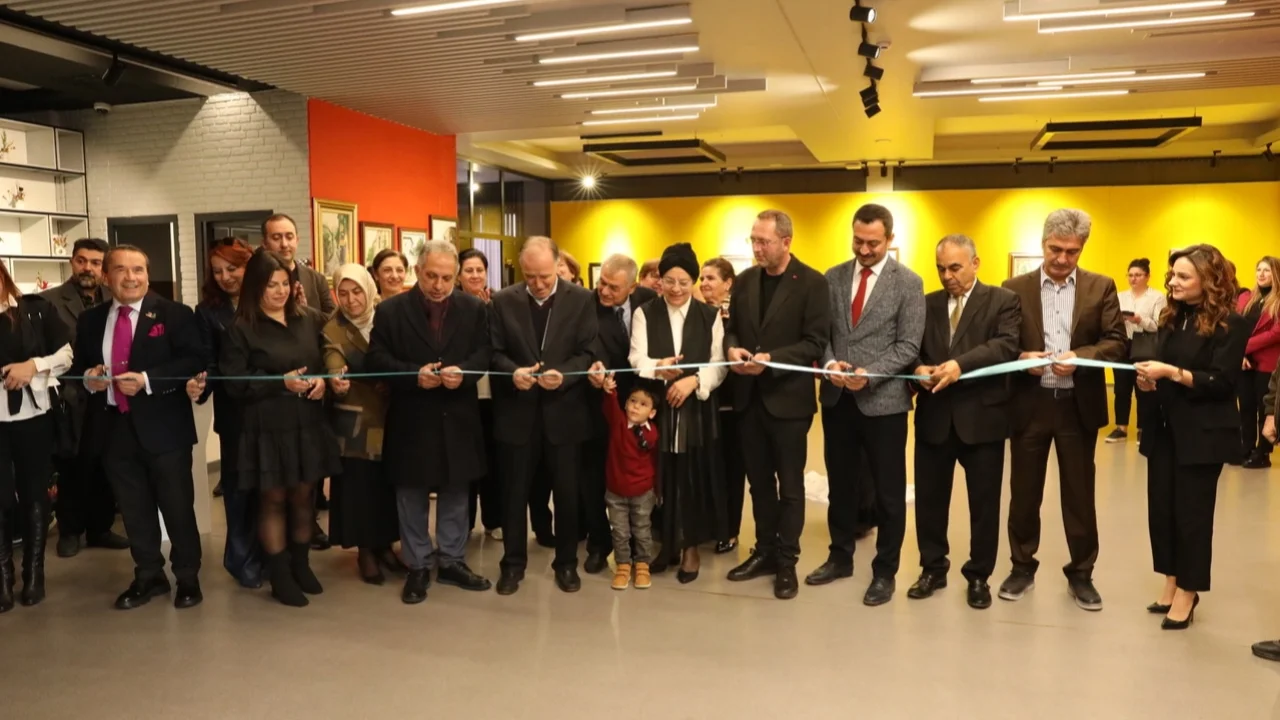 Kayseri Büyükşehir'de sanatın kalbi dayanışma için attı