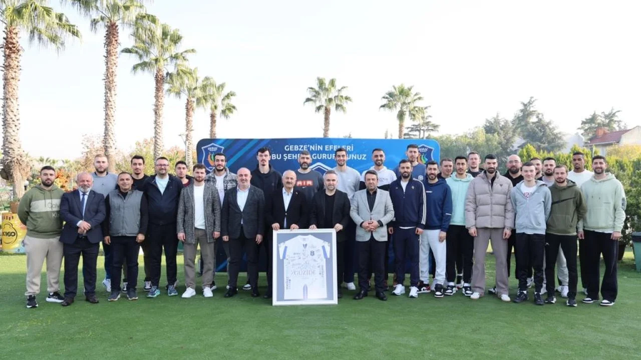 Gebze'de Başkan Büyükgöz’den voleybol takımına moral ziyareti