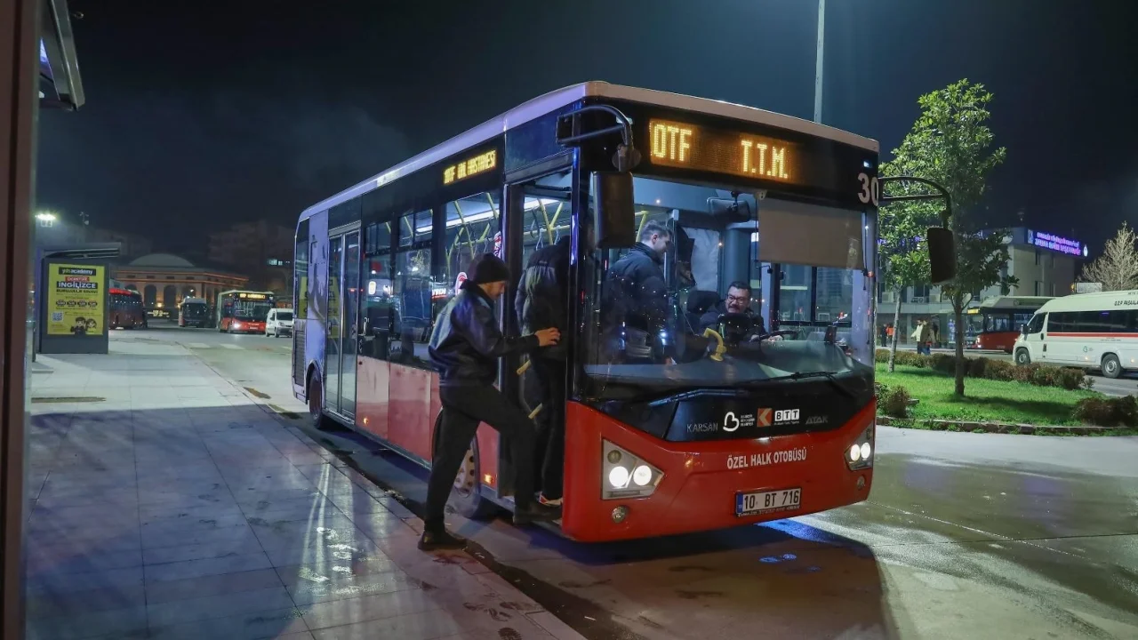 Ahmet Akın üniversite öğrencileri için ulaşım standartlarını artırdı