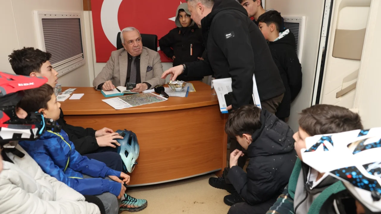 Başkan Şadi Özdemir’e Kızılcıklı’da çocuklardan kaykay park talebi