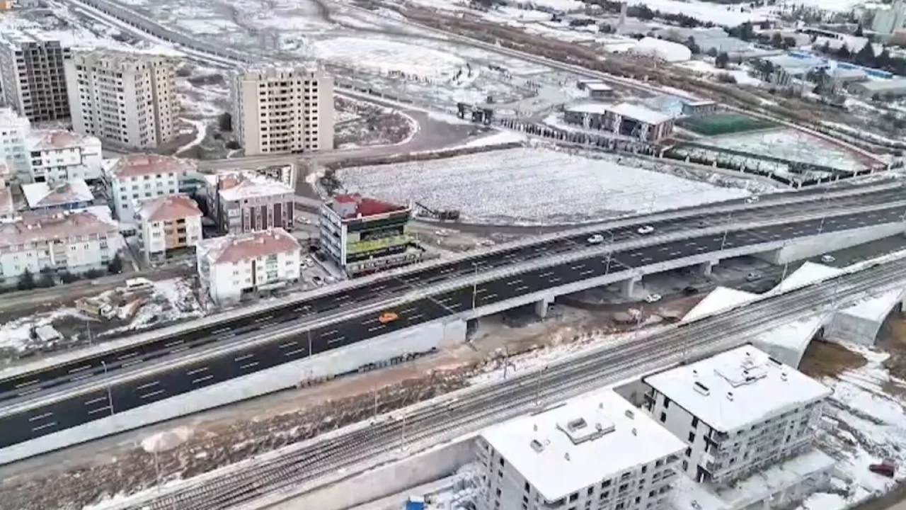 Başkentte trafiği rahatlatacak köprü açıldı