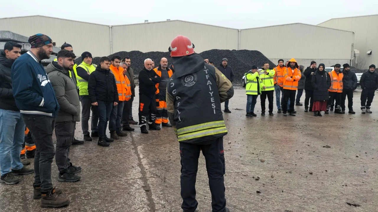 Büyükşehir İtfaiyesi’nden TCDD’ye yangın eğitimi