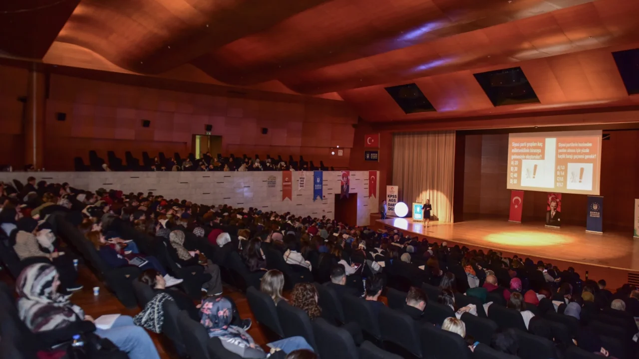 Gençler Büyükşehir'le KPSS'ye hazırlanıyor
