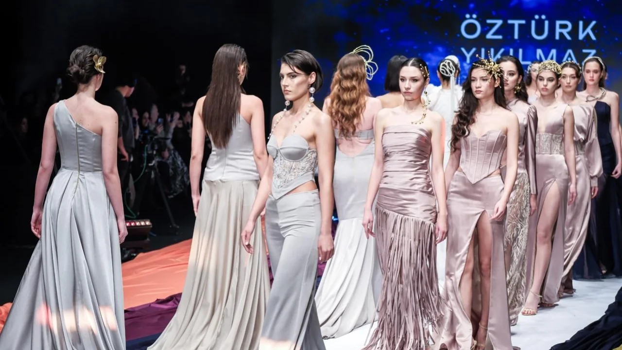 IF Wedding Fashion İzmir’de “Sessiz Asalet” podyuma taşındı