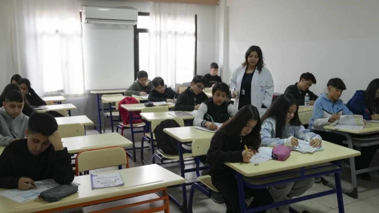 Mersin'de 8 bin 600 öğrenciye ücretsiz sınav desteği