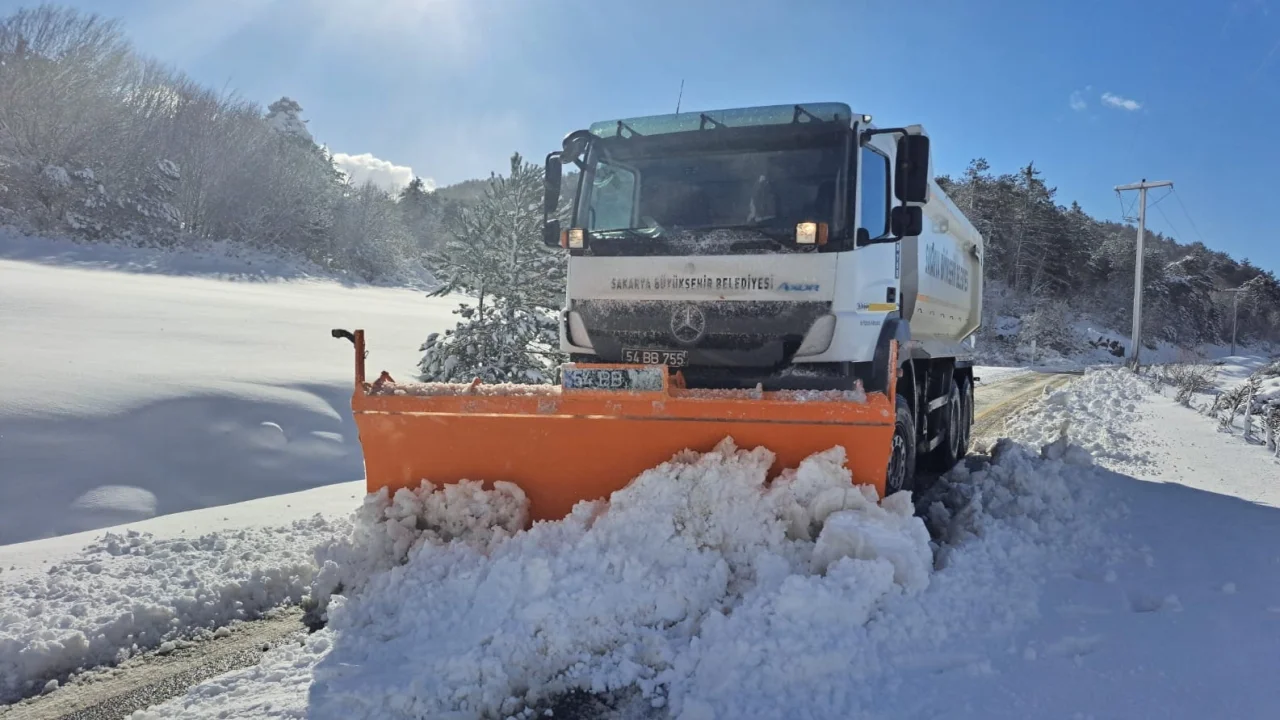 Sakarya'da son durum... 31 grup yolu ulaşıma açıldı