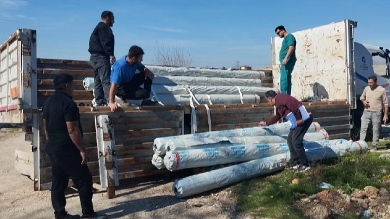 Antalya Büyükşehir'den üreticiye sera naylonu desteği