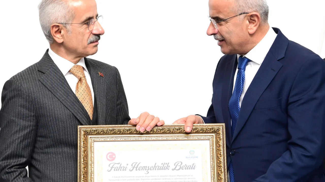 Bakan Uraloğlu'na Malatya'dan fahri berat