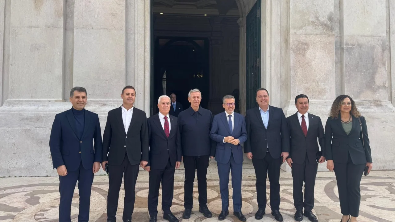 Başkan Bozbey Avrupa'da tarihi kent modelini inceledi