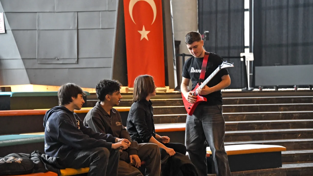 Bursa Osmangazi’de genç yeteneklere müzik desteği
