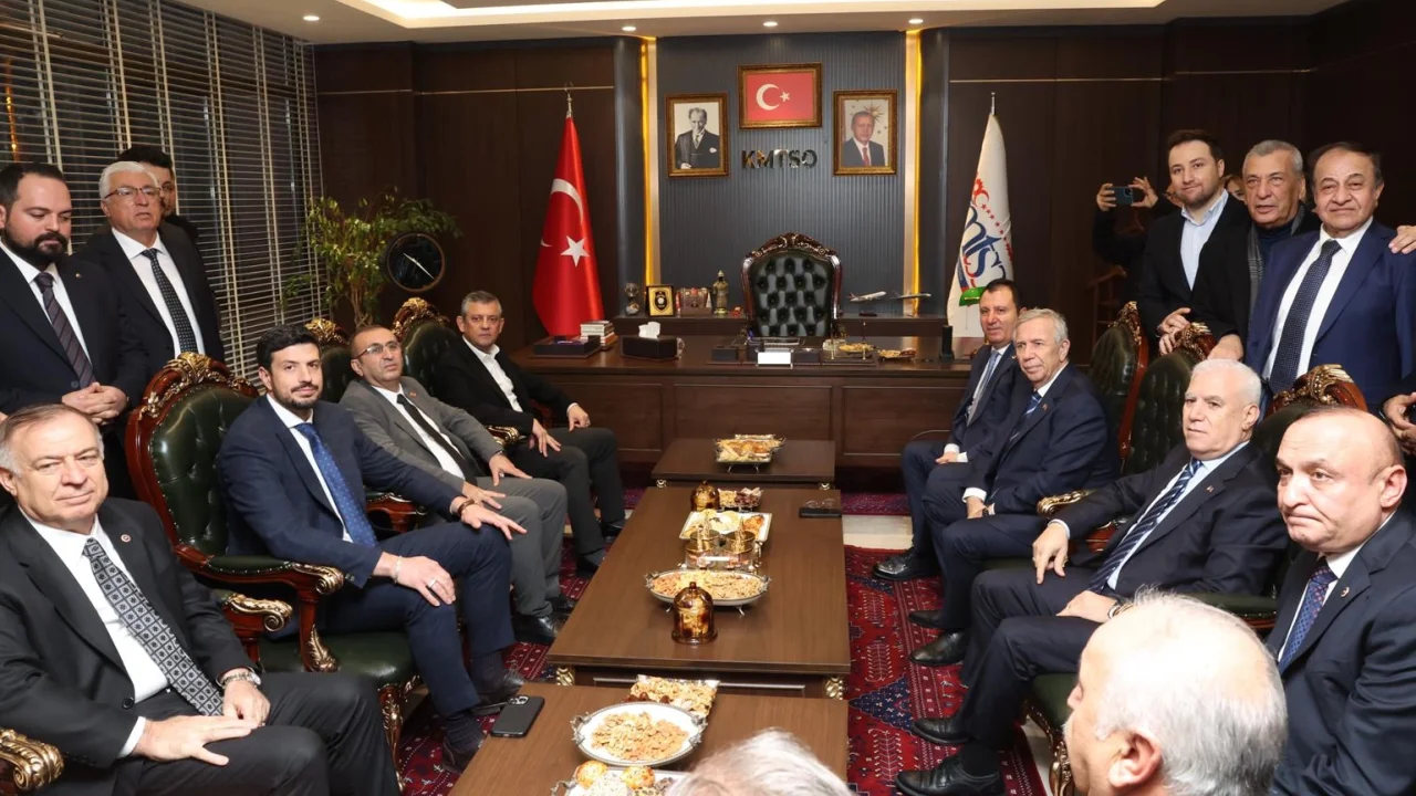 CHP'li başkanlar Kahramanmaraş'ta... Başkan Bozbey'den deprem bölgesine ziyaret