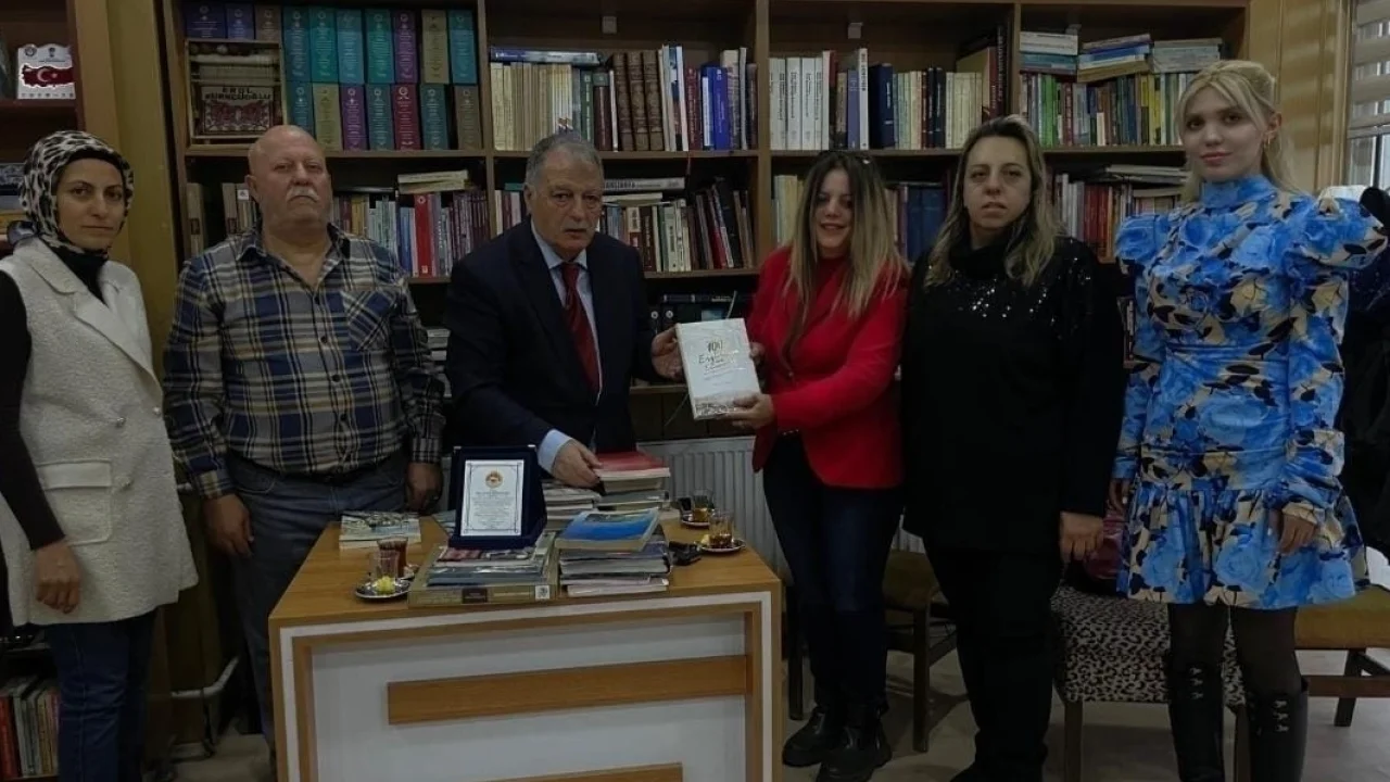 Erzurum’un yaşayan hafızası Prof. Dr. Kürkçüoğlu’na vefa plaketi