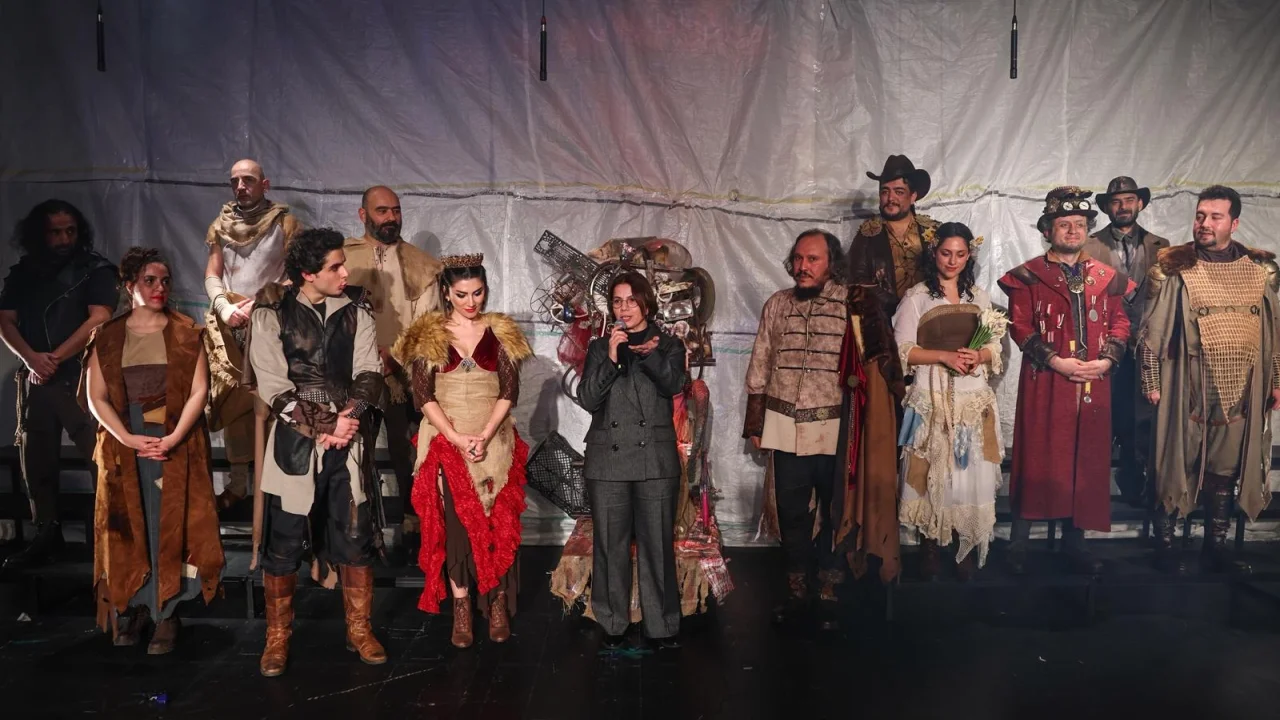Maltepe Belediye Tiyatrosu 17. yılını “Hamlet” ile kutladı