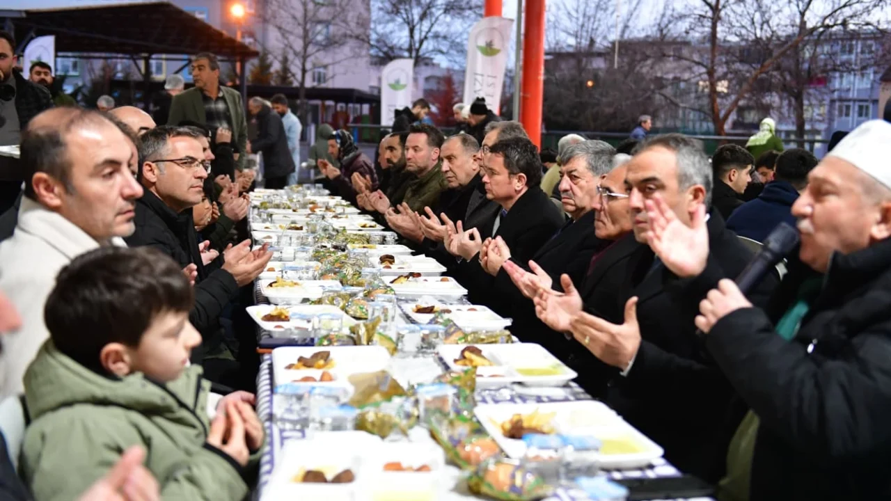 Panayır’da Ramazan sofrası kardeşliği büyüttü