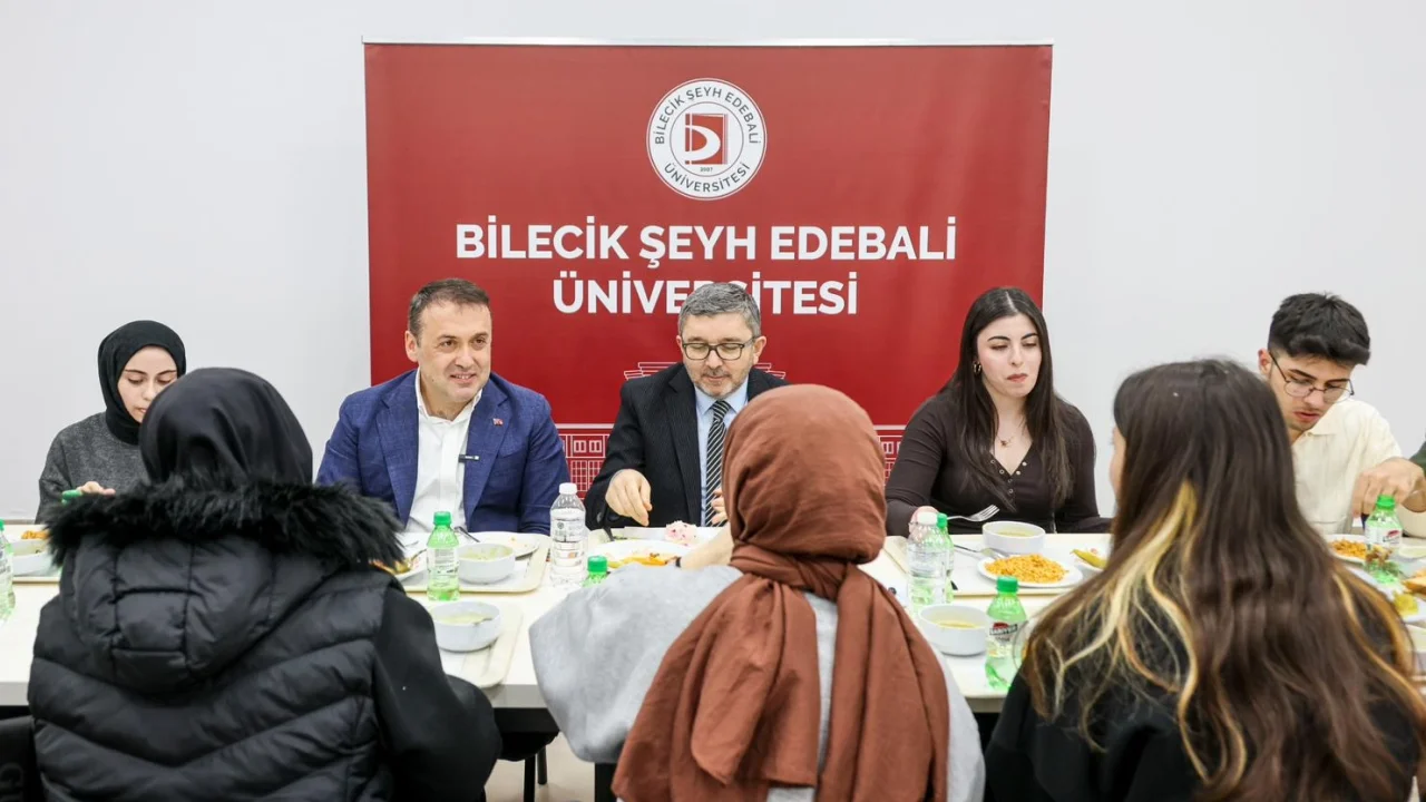 Vali Sözer öğrencilerle aynı sofrada buluştu