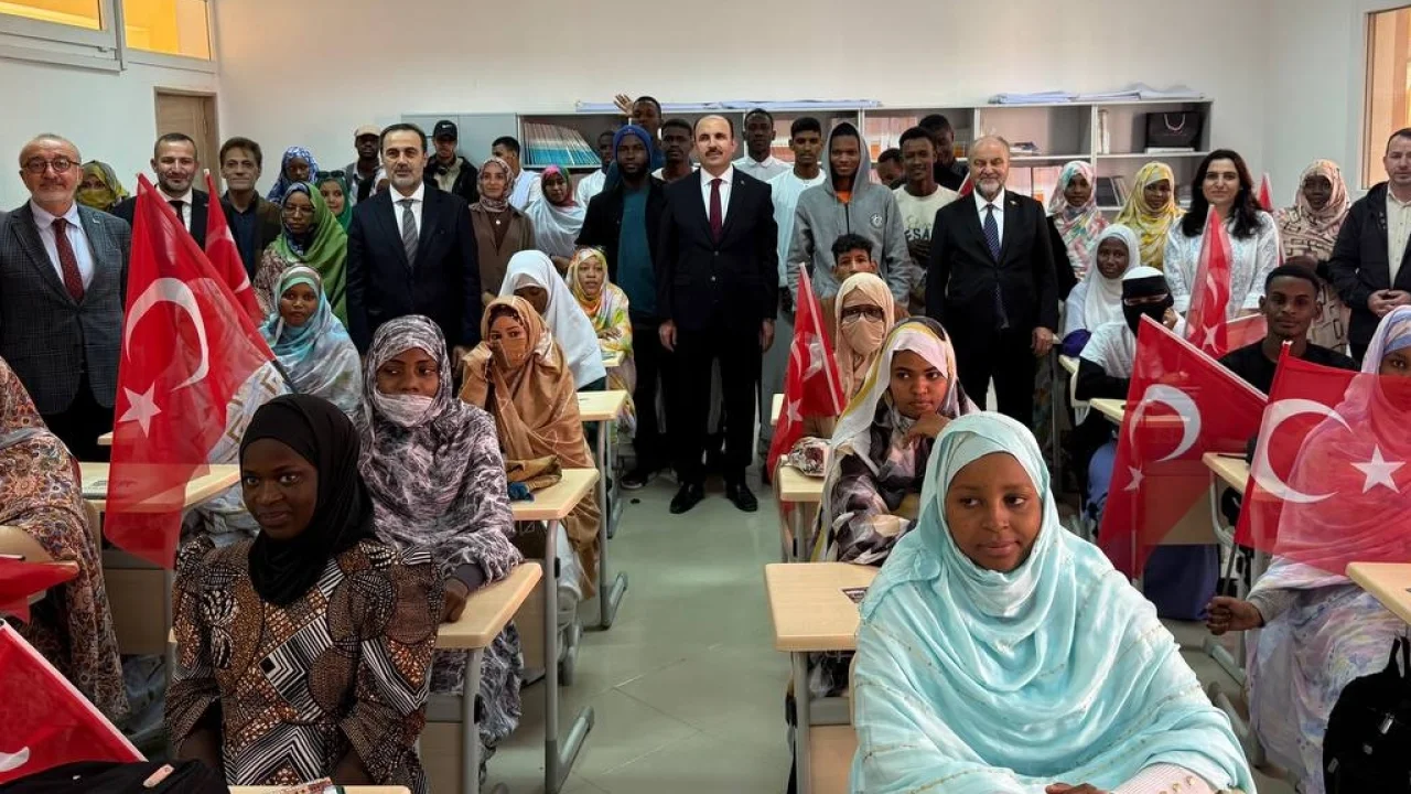 Afrikalı öğrenciler UCLG Başkanı Altay’ı coşkuyla karşıladı