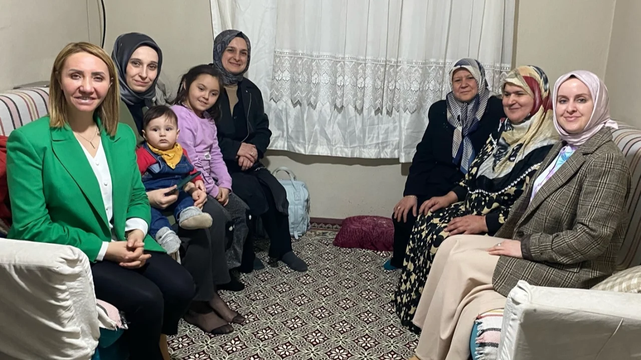 AK Partili kadınlardan Bilecik Pazaryeri’nde Ramazan ziyareti