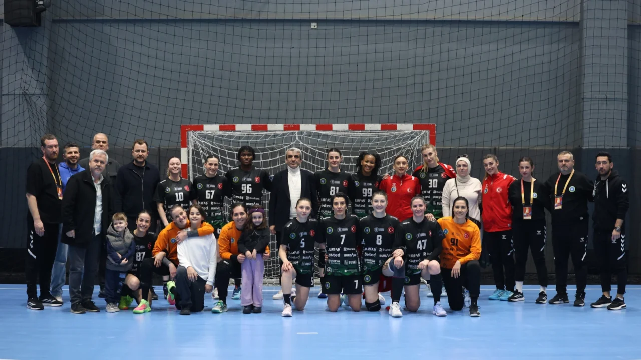 Bursa Büyükşehir Belediyespor zirveyi sevdi