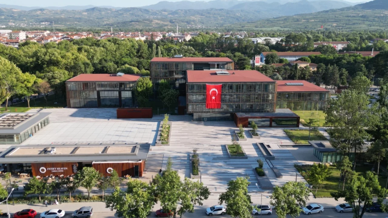 Bursa İnegöl Belediyesi bayrama hazır