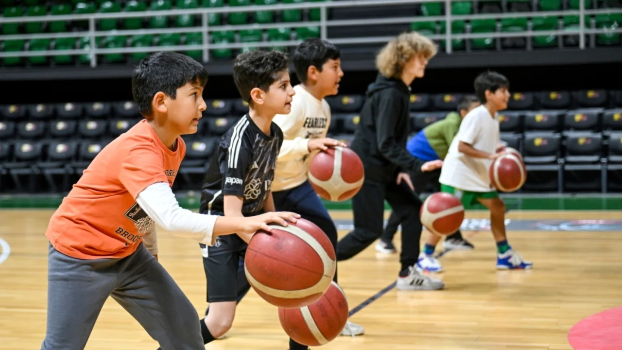 İzmir Bornova’da çocuklar sporla büyüyor
