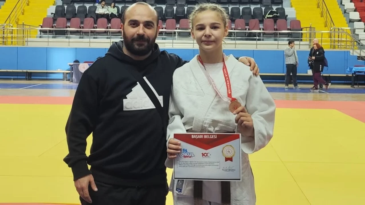 İzmitli Özge Çolak Judoda Türkiye üçüncüsü oldu