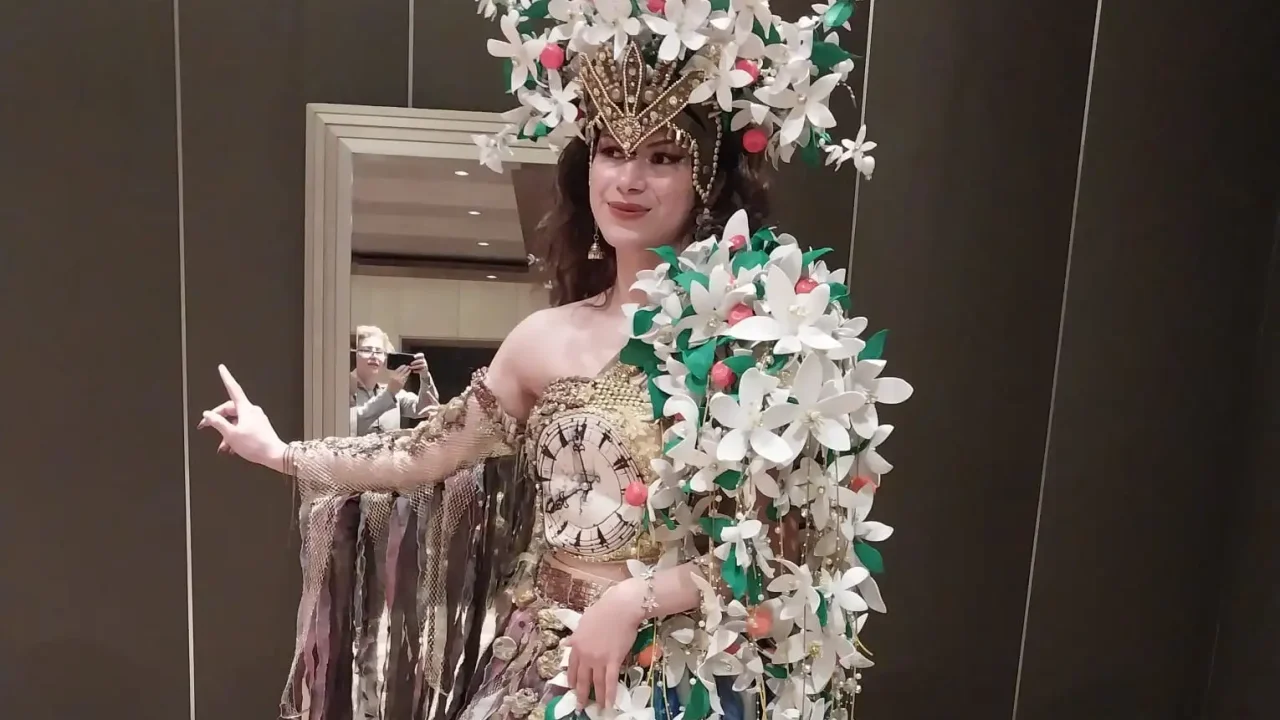 Adana’da Uzunköprü rüzgarı... Moda tasarımcısı Güzin Vardar Türkiye birincisi oldu